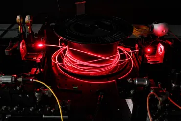 Comment fonctionne la fibre optique ?