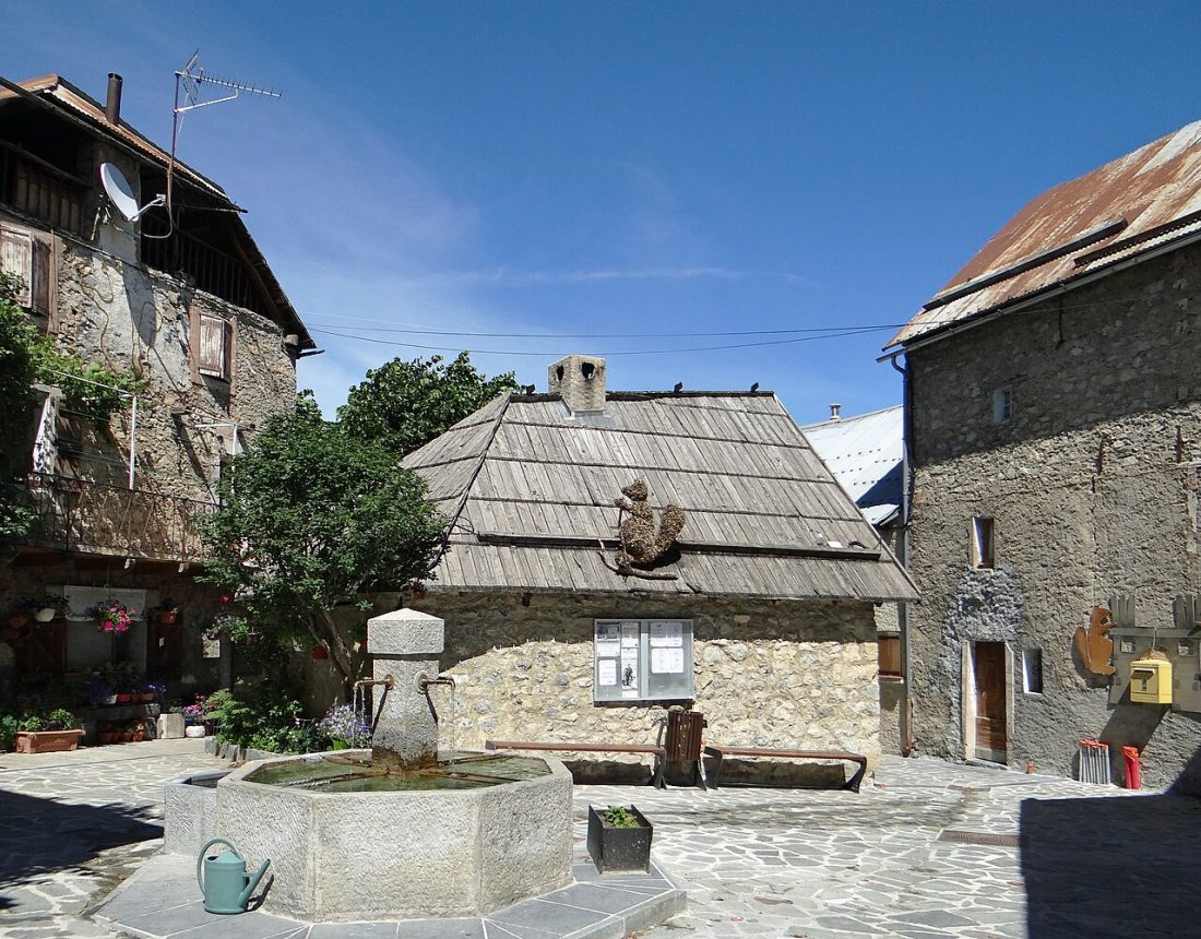 Vue de Châteauneuf-d'Entraunes