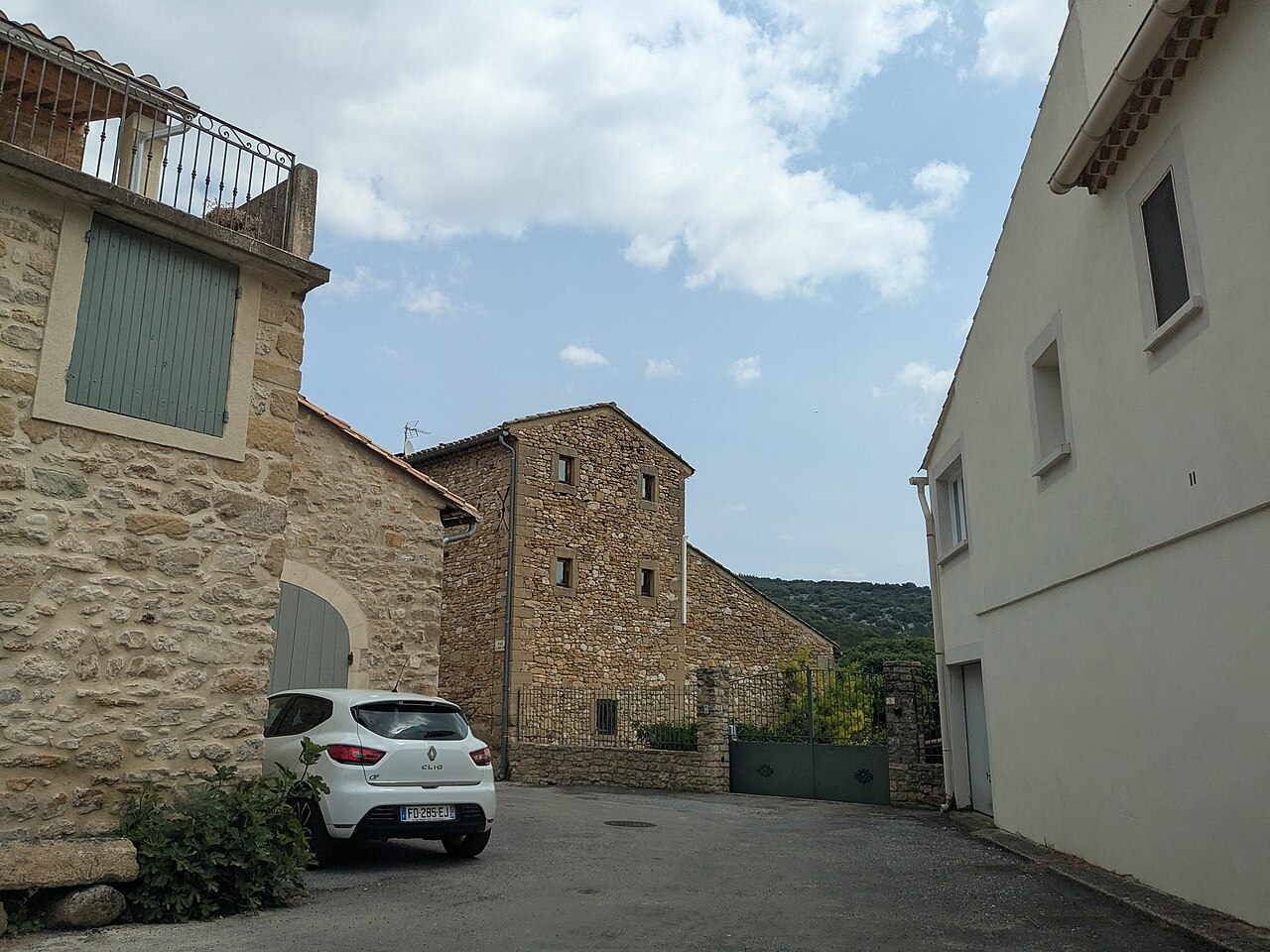 Vue de Montaren-et-Saint-Médiers