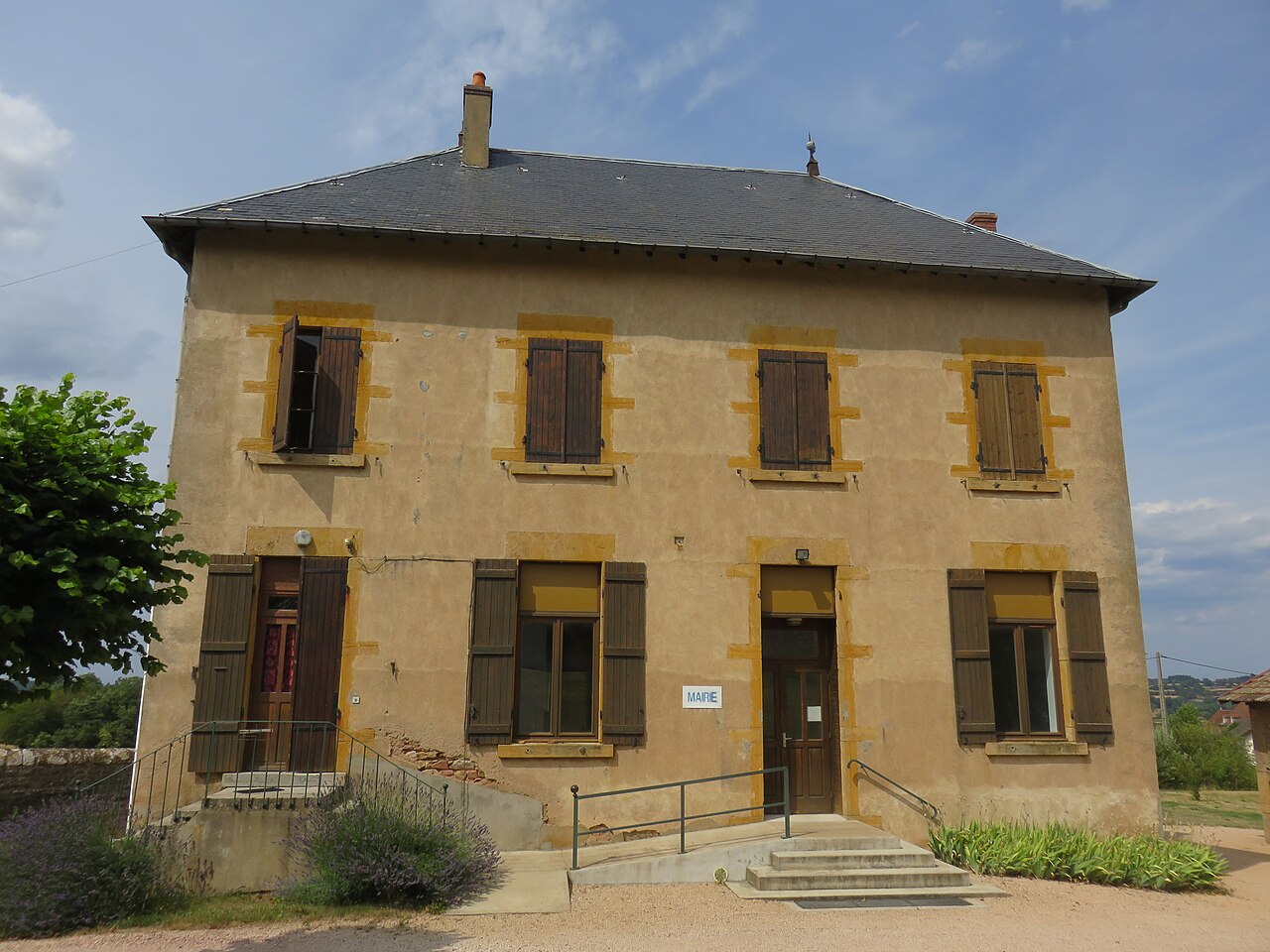 Vue de Ouroux-sous-le-Bois-Sainte-Marie