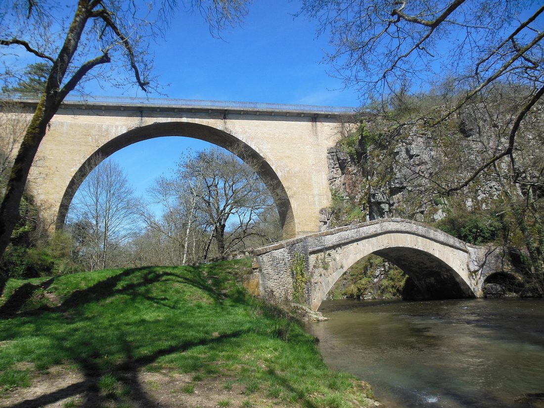 Vue de Pierre-Perthuis