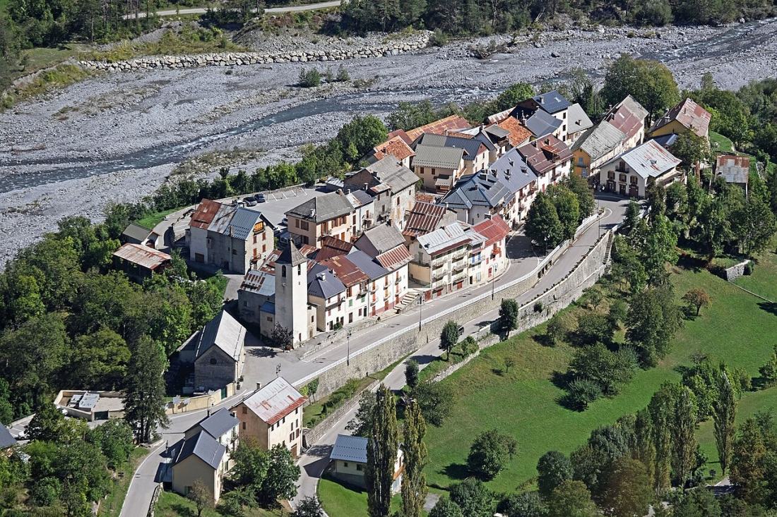 Vue de Saint-Martin-d'Entraunes
