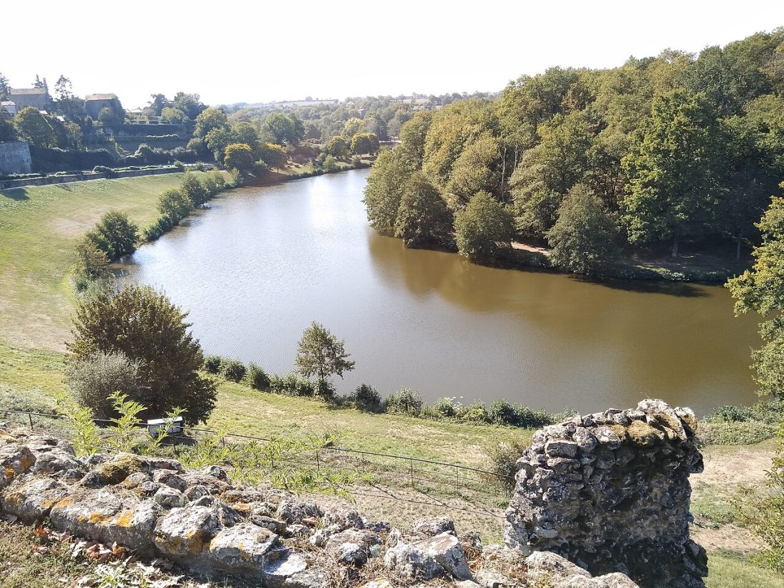 Vue de Tiffauges