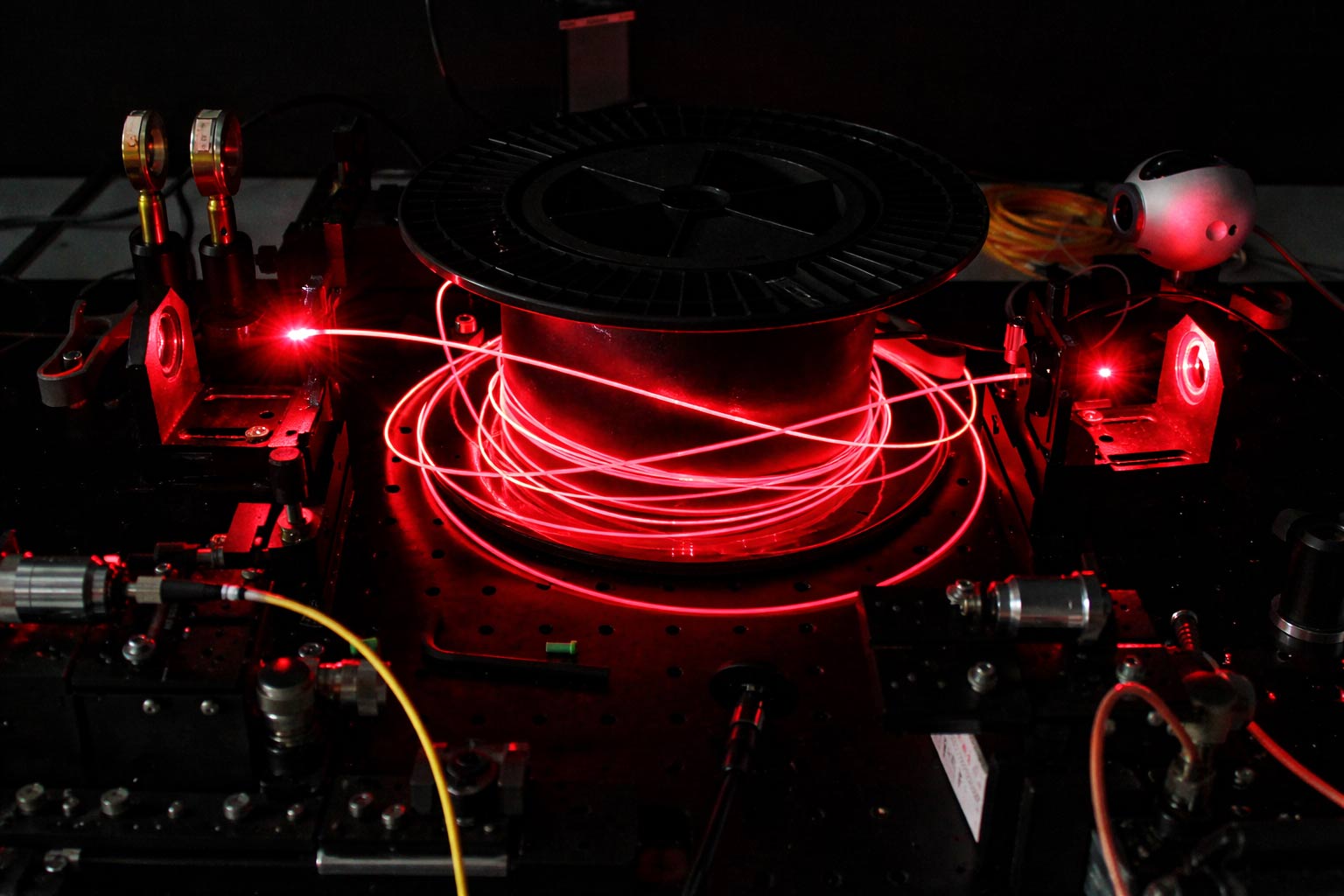 Comment fonctionne la fibre optique ?